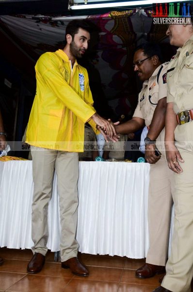 Ranbir Kapoor Presents Raincoats to Mumbai Traffic Police