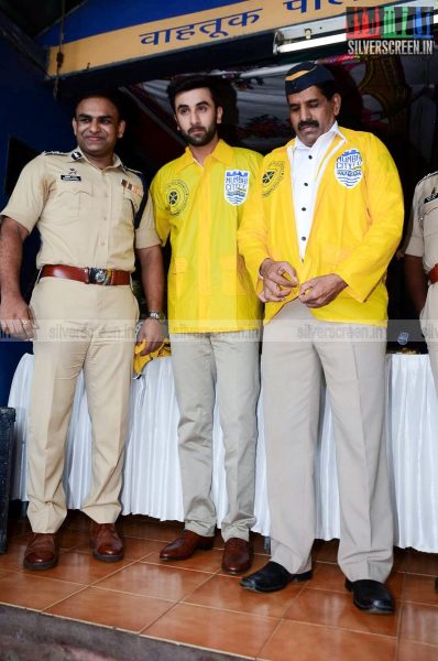 Ranbir Kapoor Presents Raincoats to Mumbai Traffic Police