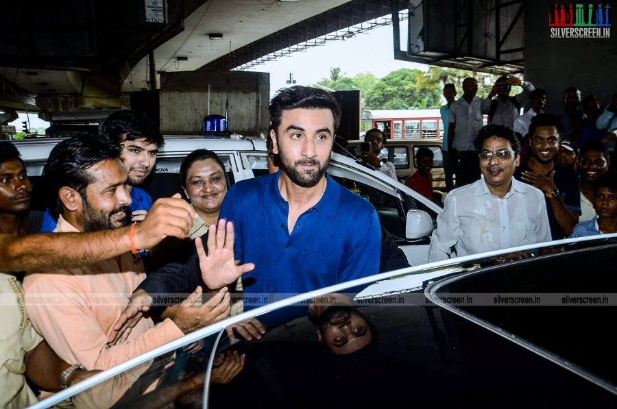 Ranbir Kapoor Presents Raincoats to Mumbai Traffic Police