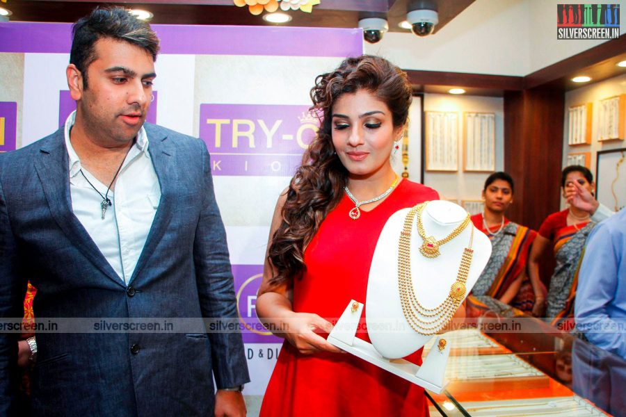 Raveena Tandon launches PNG Try On Feature