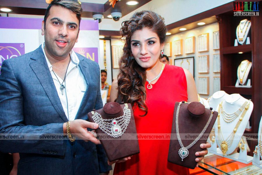 Raveena Tandon launches PNG Try On Feature