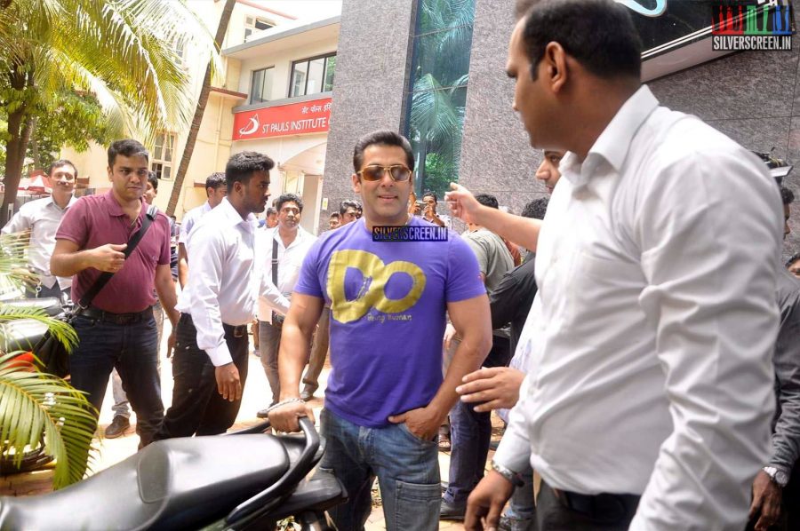 Salman Khan launches a Book on Bajrangi Bhaijaan