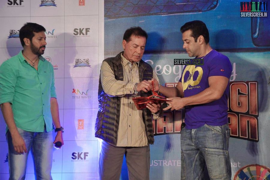 Salman Khan launches a Book on Bajrangi Bhaijaan