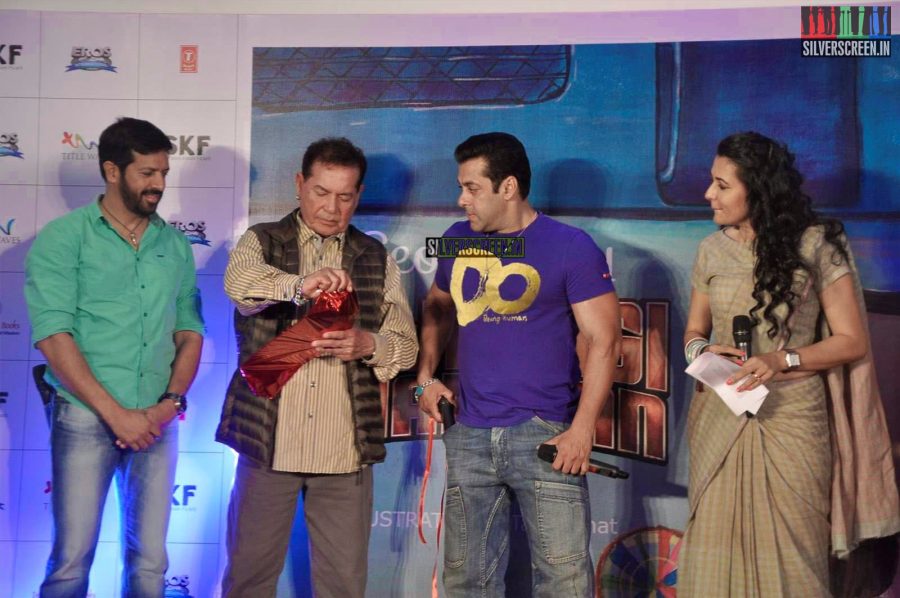 Salman Khan launches a Book on Bajrangi Bhaijaan