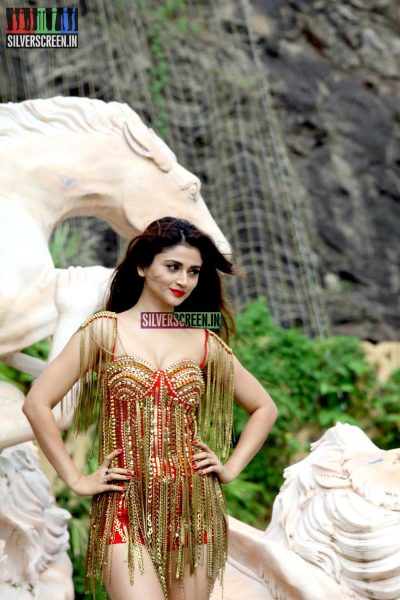 Shruti Haasan at Welcome Back Shooting Spot