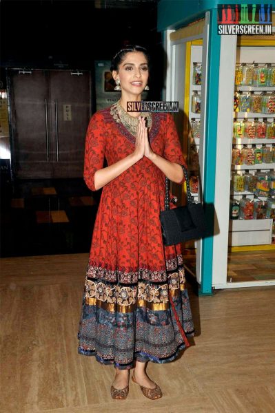 Sonam Kapoor at Aisa Yeh Jahaan Movie Premiere