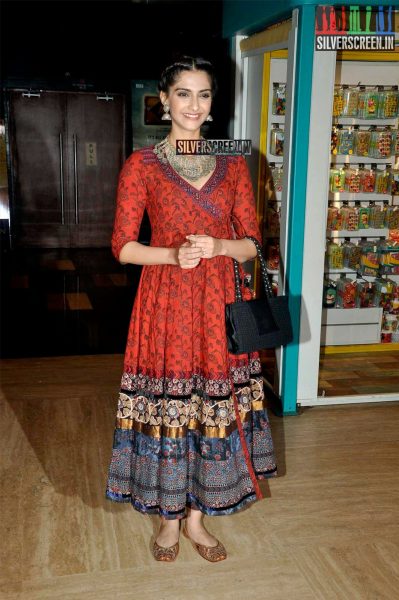 Sonam Kapoor at Aisa Yeh Jahaan Movie Premiere