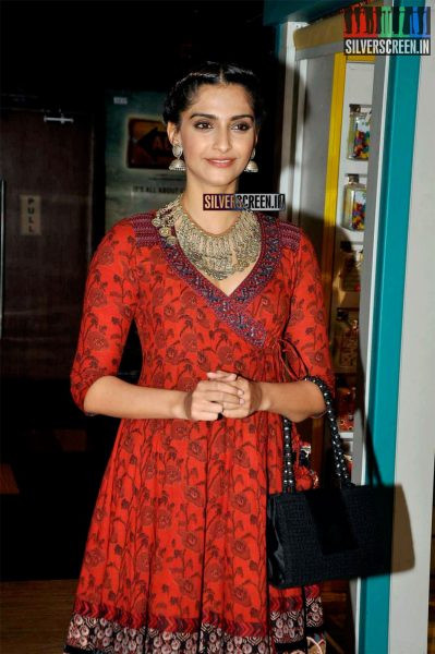 Sonam Kapoor at Aisa Yeh Jahaan Movie Premiere