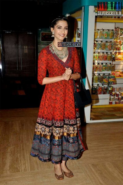 Sonam Kapoor at Aisa Yeh Jahaan Movie Premiere