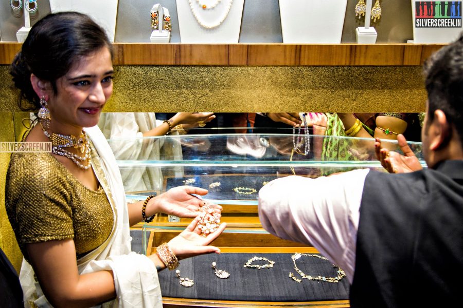 akshara-haasan-at-chennai-diamonds-anna-nagar-showroom-launch-photos-002.jpg