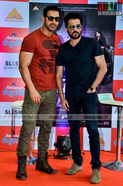 John Abraham & Anil Kapoor Promote Welcome Back at Reliance Digital