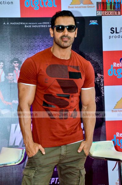 John Abraham & Anil Kapoor Promote Welcome Back at Reliance Digital