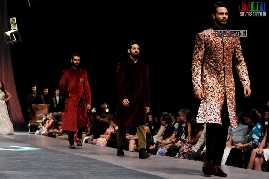 Ranbir Kapoor Walks for Manish Malhotra at LFW Winter Festive 2015