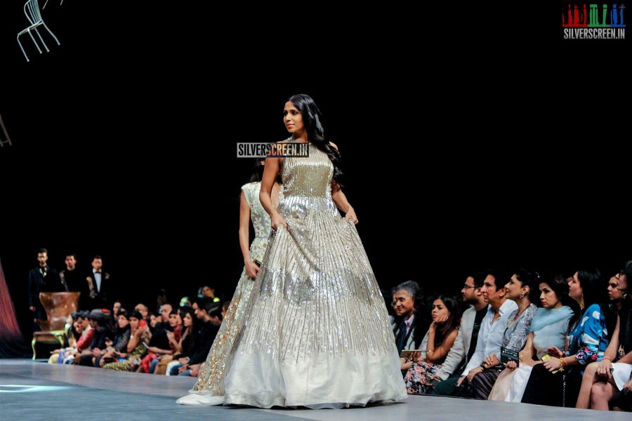 Ranbir Kapoor Walks for Manish Malhotra at LFW Winter Festive 2015