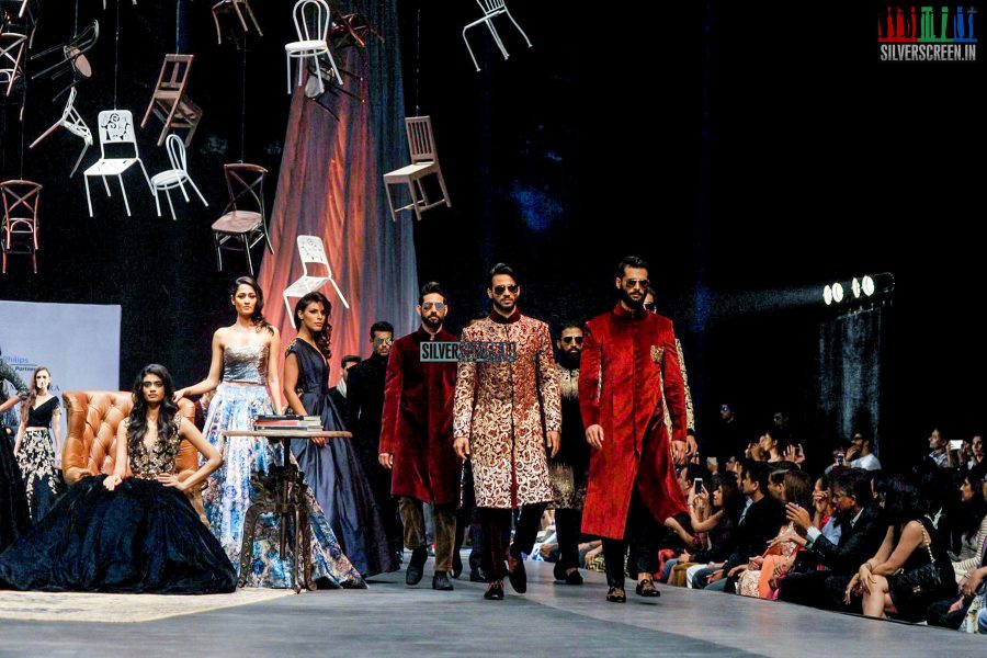 Ranbir Kapoor Walks for Manish Malhotra at LFW Winter Festive 2015