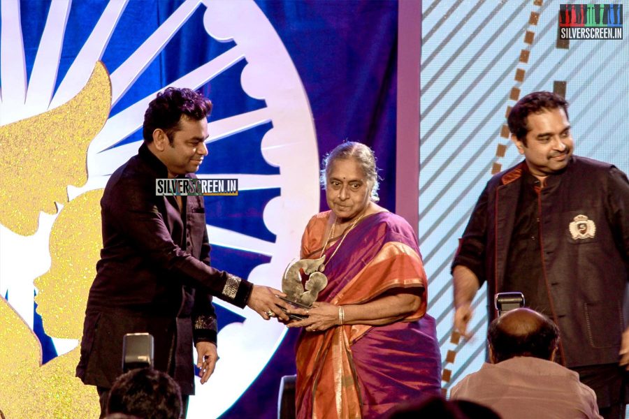 Sachin Tendulkar & AR Rahman at the felicitation of Mothers by Naturals