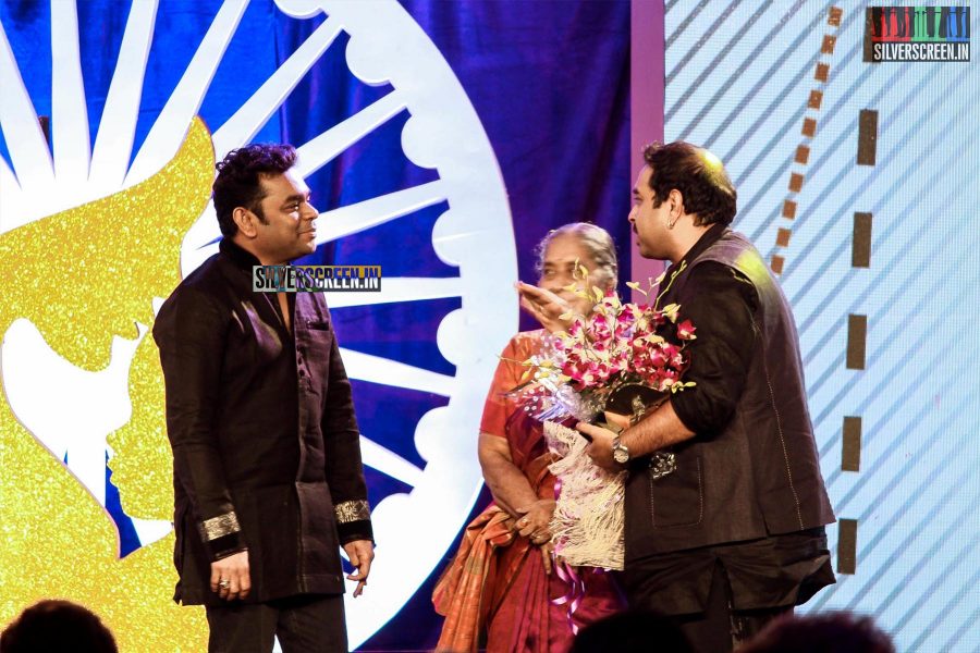 Sachin Tendulkar & AR Rahman at the felicitation of Mothers by Naturals