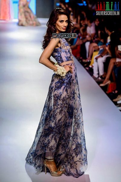 Amy Jackson Walks for Anushree Reddy at LFW Winter Festive 2015