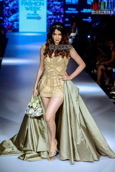 Kriti Sanon Walks for Sonaakshi Raaj at LFW Winter Festive 2015