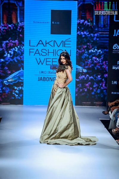 Kriti Sanon Walks for Sonaakshi Raaj at LFW Winter Festive 2015