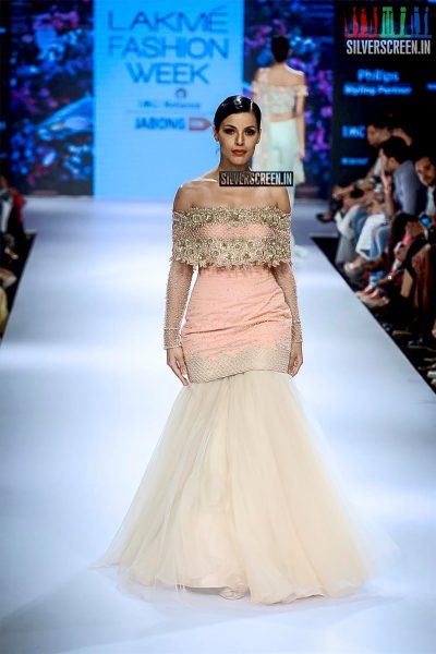 Kriti Sanon Walks for Sonaakshi Raaj at LFW Winter Festive 2015