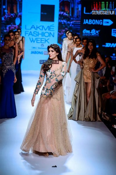 Kriti Sanon Walks for Sonaakshi Raaj at LFW Winter Festive 2015