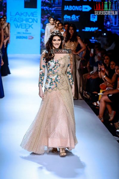 Kriti Sanon Walks for Sonaakshi Raaj at LFW Winter Festive 2015