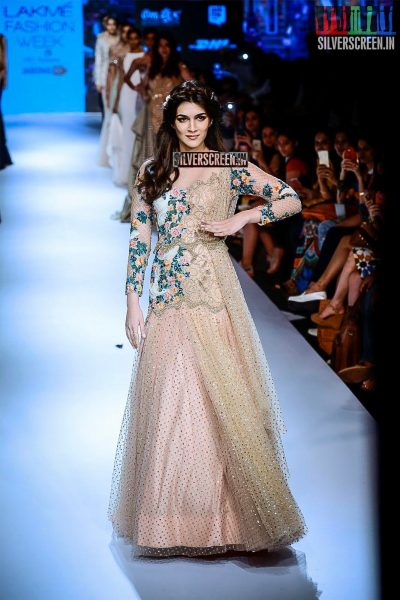 Kriti Sanon Walks for Sonaakshi Raaj at LFW Winter Festive 2015