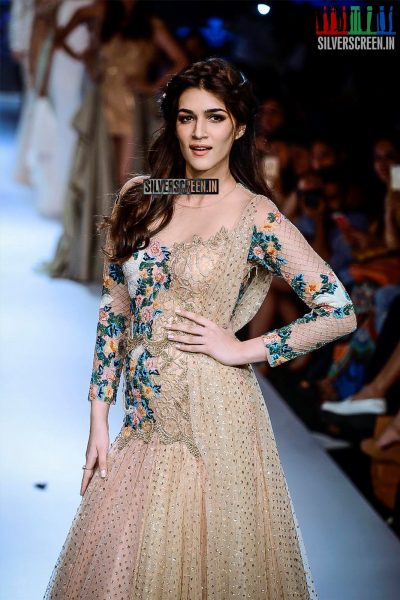 Kriti Sanon Walks for Sonaakshi Raaj at LFW Winter Festive 2015