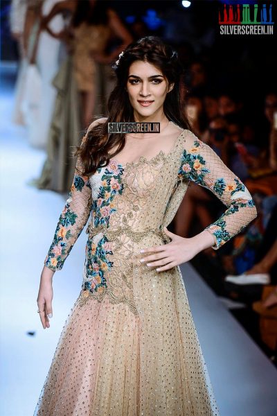 Kriti Sanon Walks for Sonaakshi Raaj at LFW Winter Festive 2015