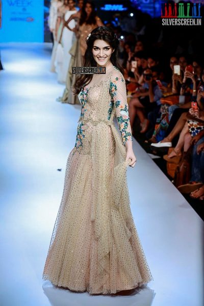 Kriti Sanon Walks for Sonaakshi Raaj at LFW Winter Festive 2015