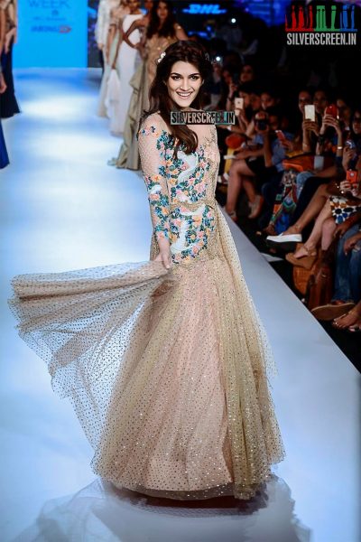 Kriti Sanon Walks for Sonaakshi Raaj at LFW Winter Festive 2015