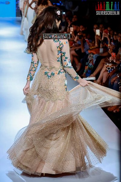 Kriti Sanon Walks for Sonaakshi Raaj at LFW Winter Festive 2015