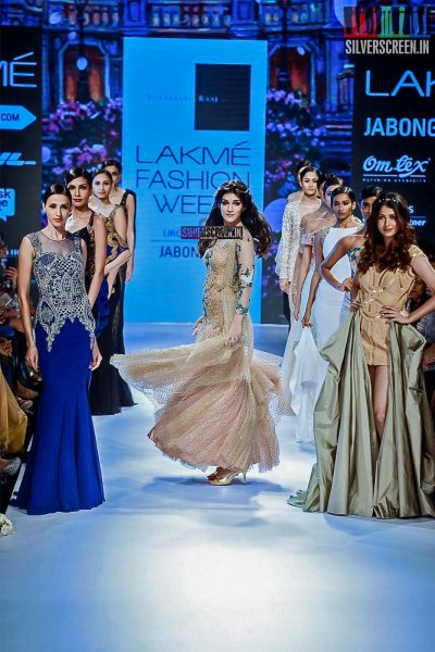 Kriti Sanon Walks for Sonaakshi Raaj at LFW Winter Festive 2015