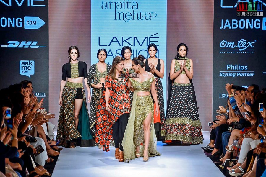 Malaika Arora Khan Walks for Arpita Mehta at LFW Winter Festive 2015