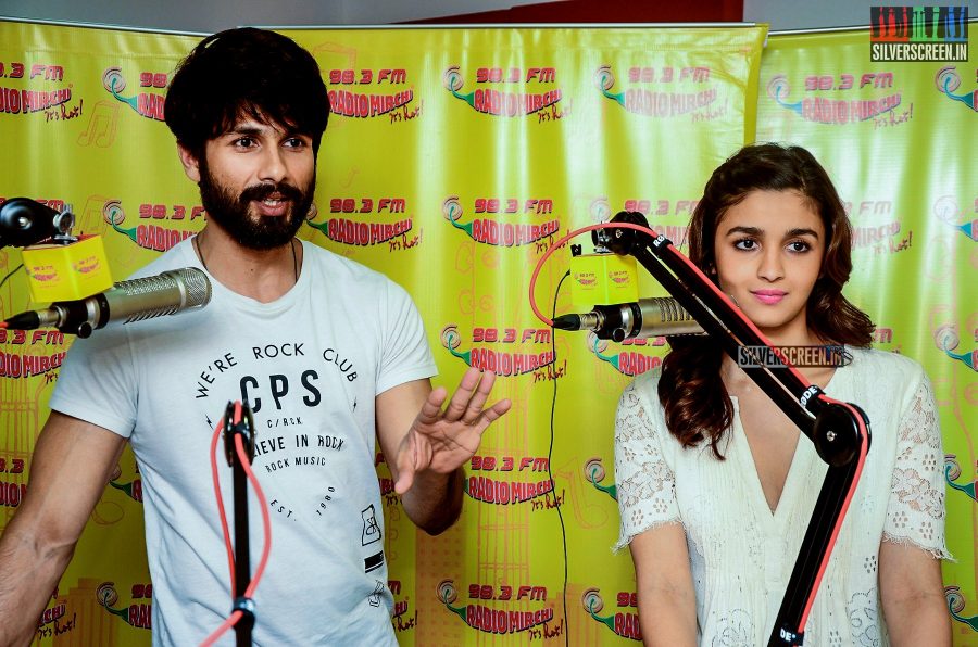 Shahid Kapoor and Alia Bhatt Promote Shaaandar at Radio Mirchi