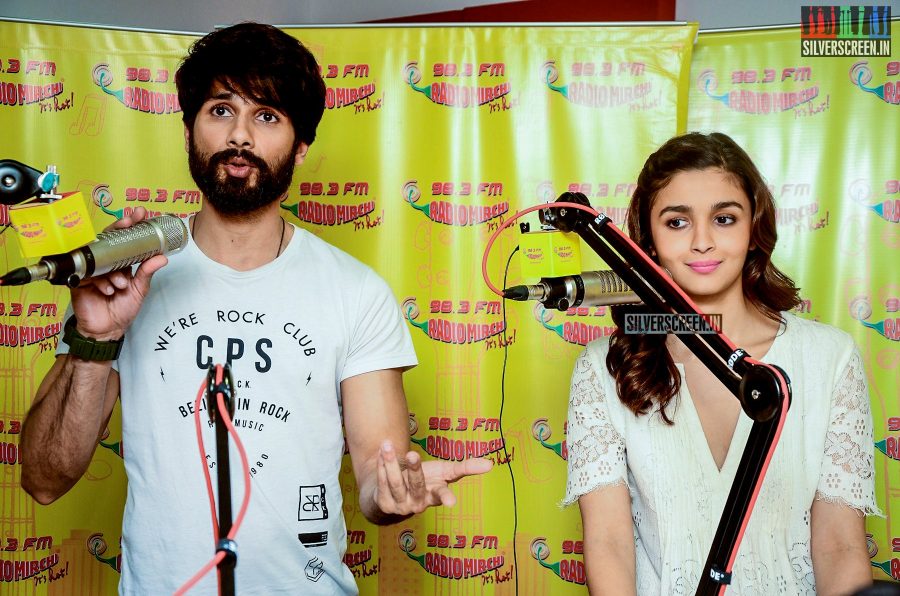 Shahid Kapoor and Alia Bhatt Promote Shaaandar at Radio Mirchi