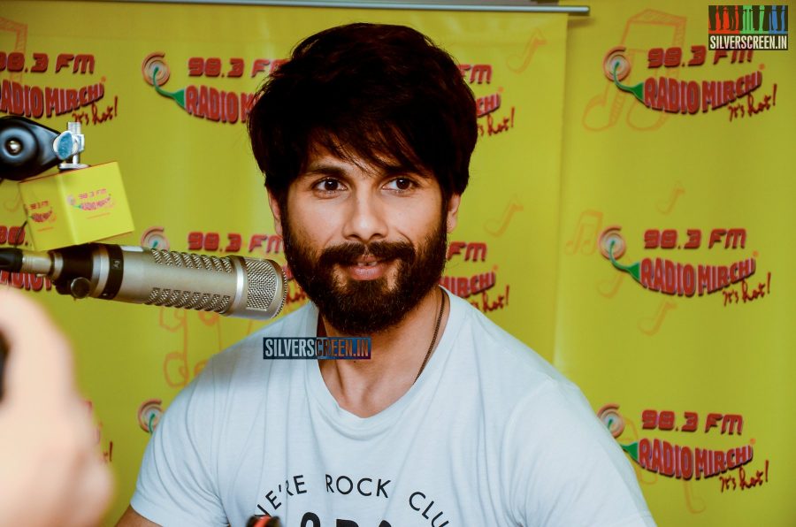 Shahid Kapoor and Alia Bhatt Promote Shaaandar at Radio Mirchi