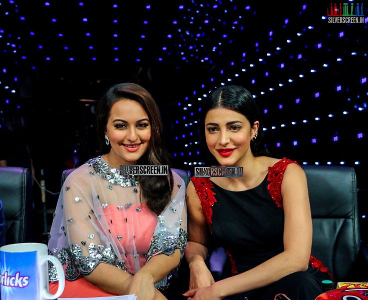 Shruti Haasan and Sonakshi Sinha at Indian Idol Set