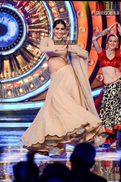 Salman Khan and Sonam Kapoor Promote Prem Ratan Dhan Payo in Bigg Boss 9