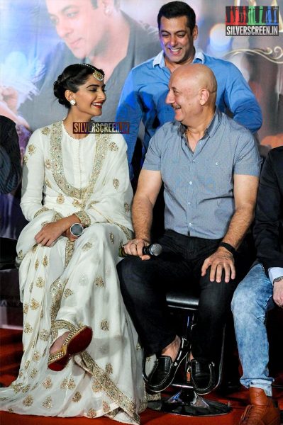 Salman Khan & Sonam Kapoor at Prem Ratan Dhan Payo Trailer Launch