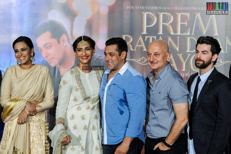 Salman Khan & Sonam Kapoor at Prem Ratan Dhan Payo Trailer Launch