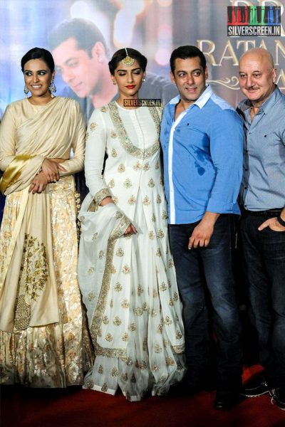 Salman Khan & Sonam Kapoor at Prem Ratan Dhan Payo Trailer Launch