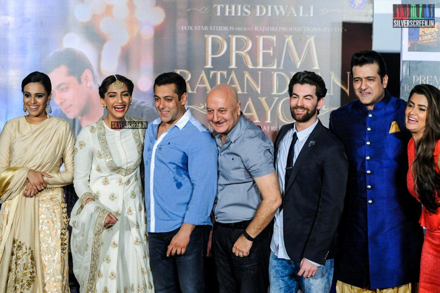 Salman Khan & Sonam Kapoor at Prem Ratan Dhan Payo Trailer Launch