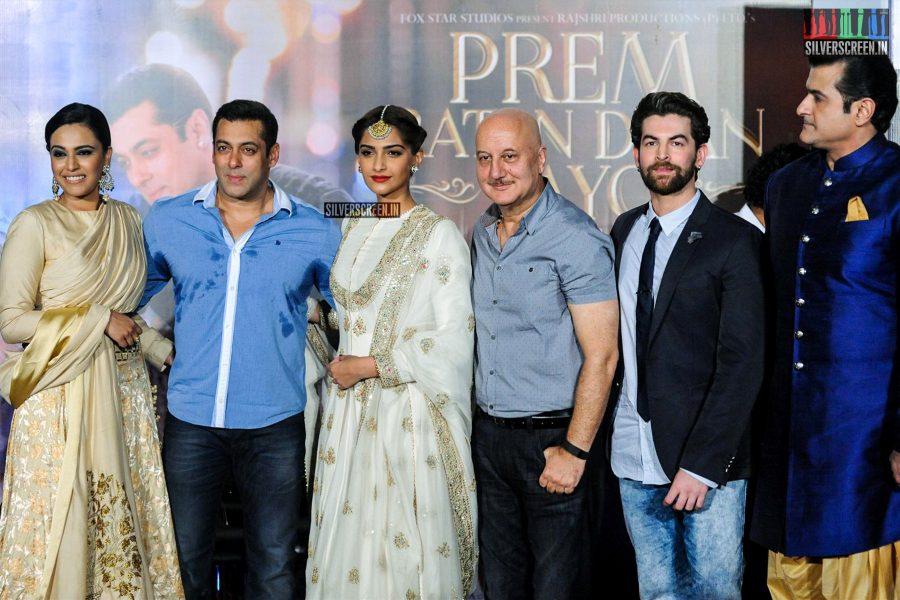 Salman Khan & Sonam Kapoor at Prem Ratan Dhan Payo Trailer Launch