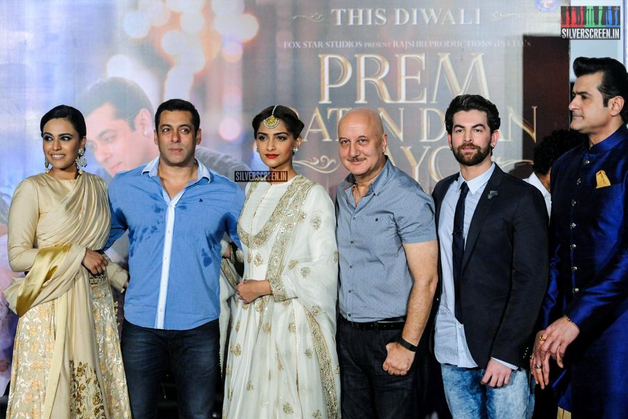 Salman Khan & Sonam Kapoor at Prem Ratan Dhan Payo Trailer Launch