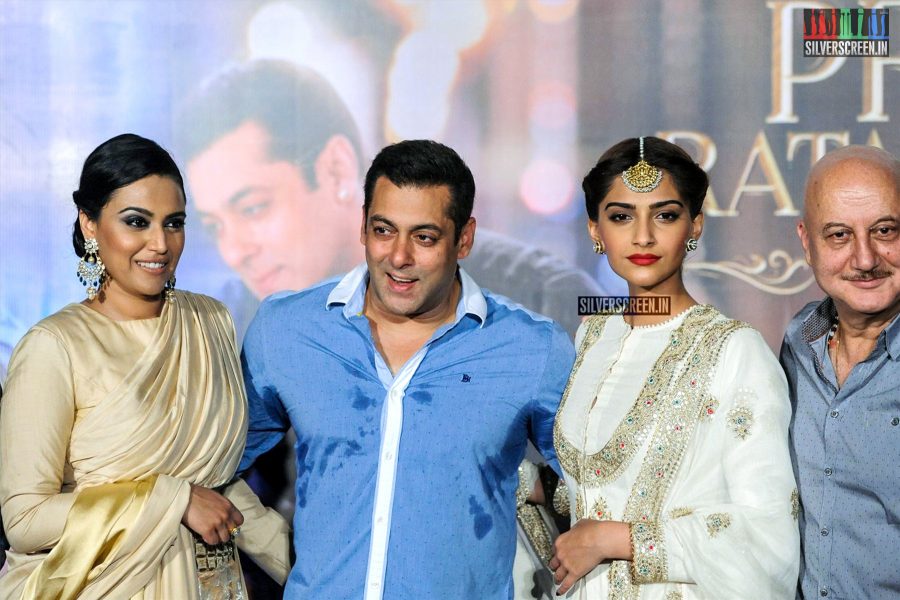 Salman Khan & Sonam Kapoor at Prem Ratan Dhan Payo Trailer Launch