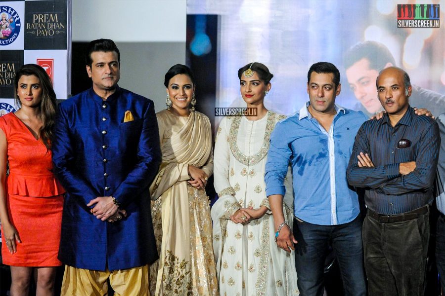 Salman Khan & Sonam Kapoor at Prem Ratan Dhan Payo Trailer Launch