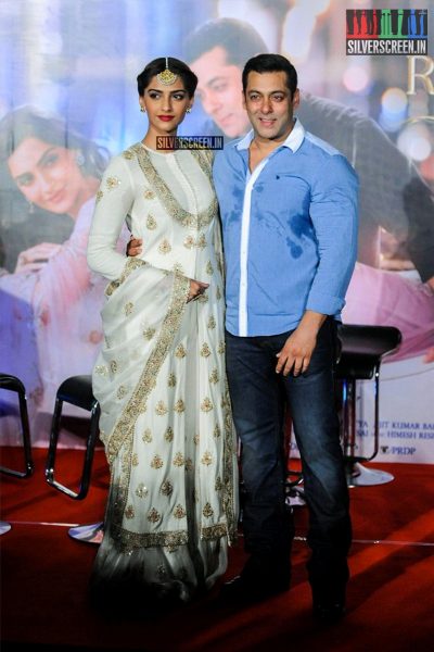 Salman Khan & Sonam Kapoor at Prem Ratan Dhan Payo Trailer Launch