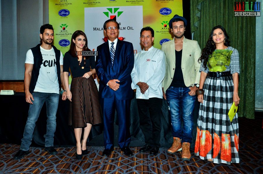 Soha Ali Khan and Kunal Khemu at Fun, Food, Lifestyle Event